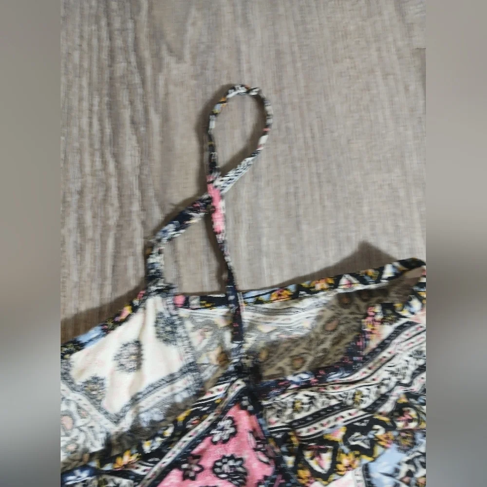 A New Look Sleeveless Multi Color Dress. Size: Medium